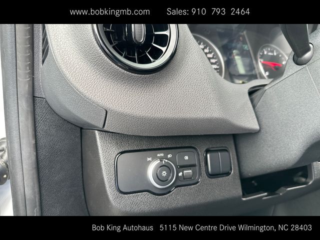 Vehicle image 26 of 44