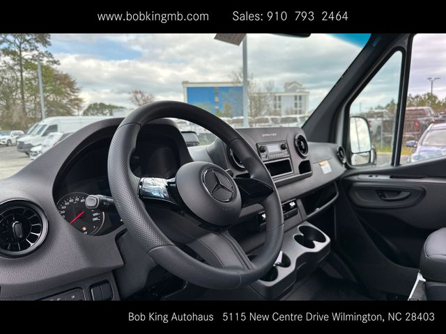 Vehicle image 22 of 44