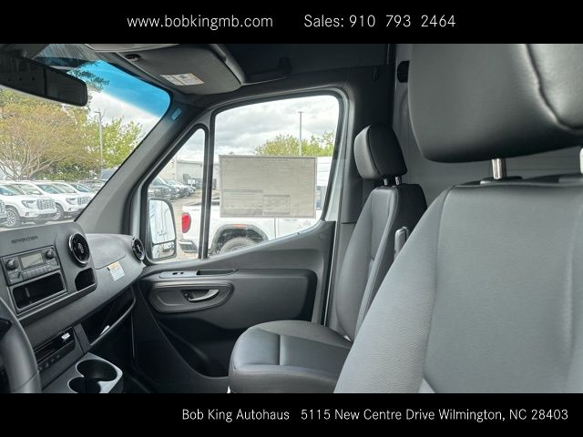 Vehicle image 23 of 44