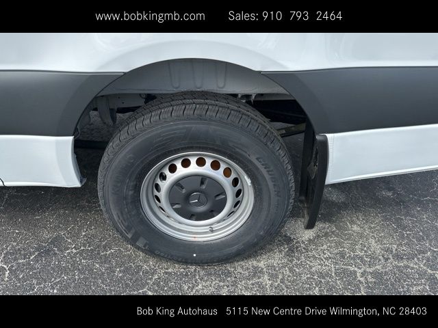 Vehicle image 9 of 44
