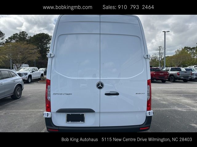 Vehicle image 11 of 44