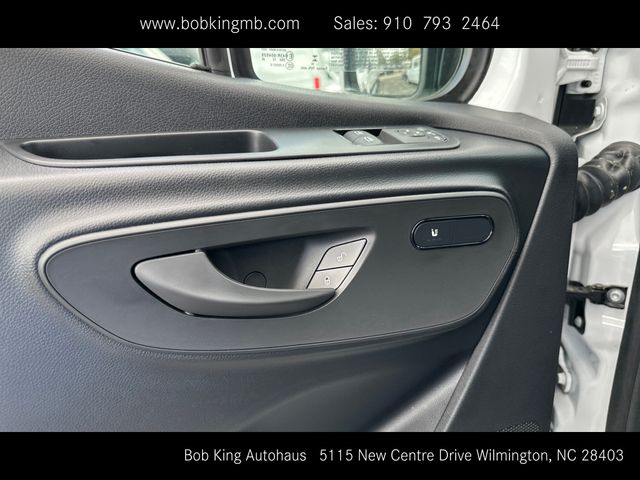 Vehicle image 28 of 44