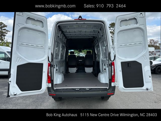 Vehicle image 40 of 44