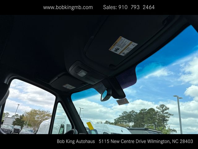 Vehicle image 34 of 44
