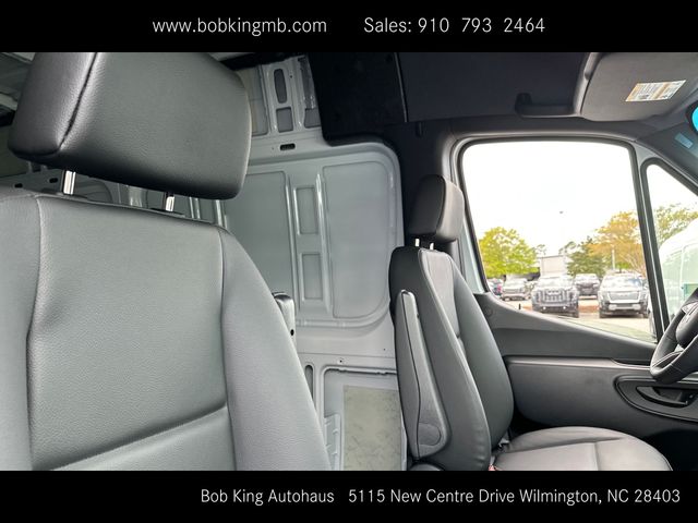 Vehicle image 29 of 44