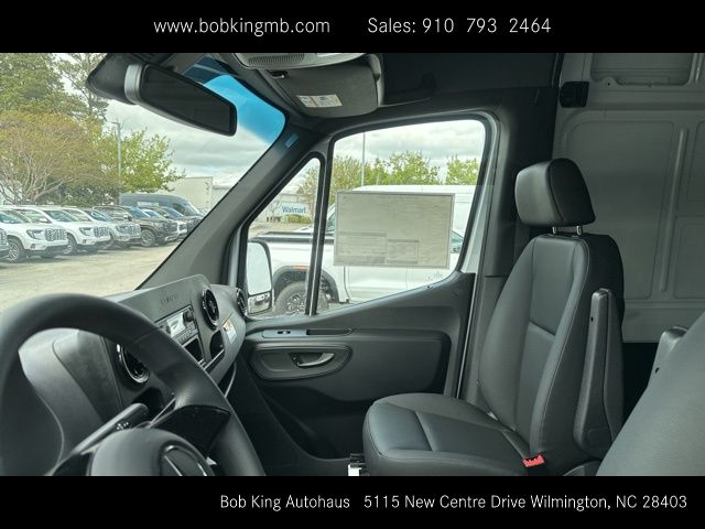 Vehicle image 20 of 44