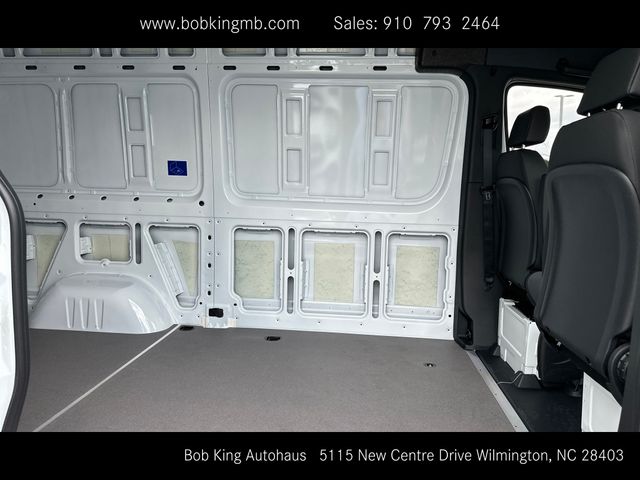 Vehicle image 37 of 44