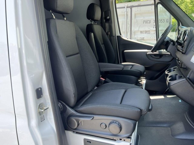 Vehicle image 12 of 32