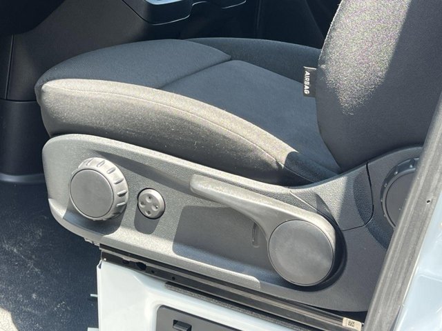 Vehicle image 29 of 32