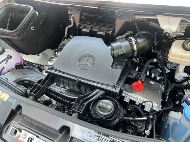 Vehicle image 7 of 32