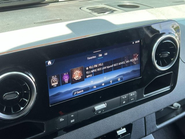 Vehicle image 20 of 32