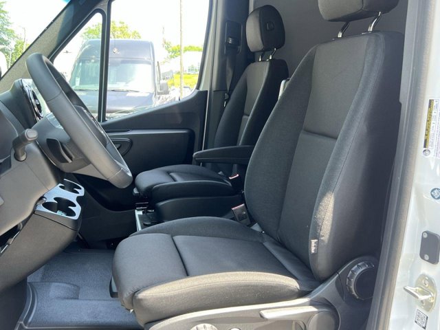 Vehicle image 13 of 32