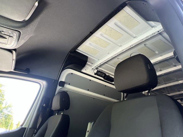 Vehicle image 14 of 32
