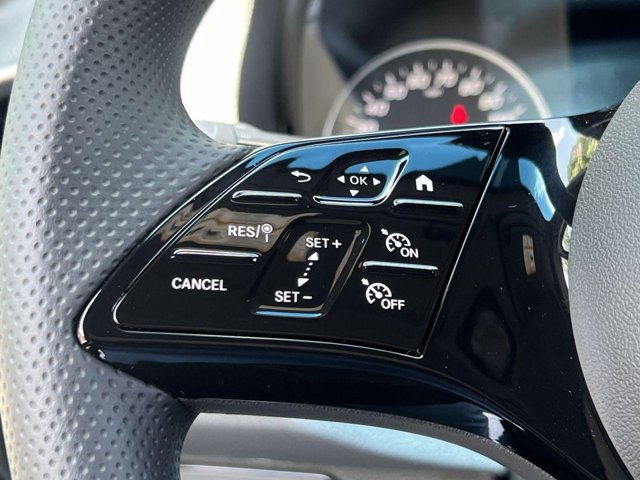 Vehicle image 23 of 32