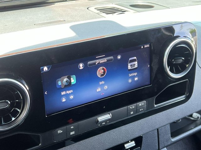 Vehicle image 19 of 32