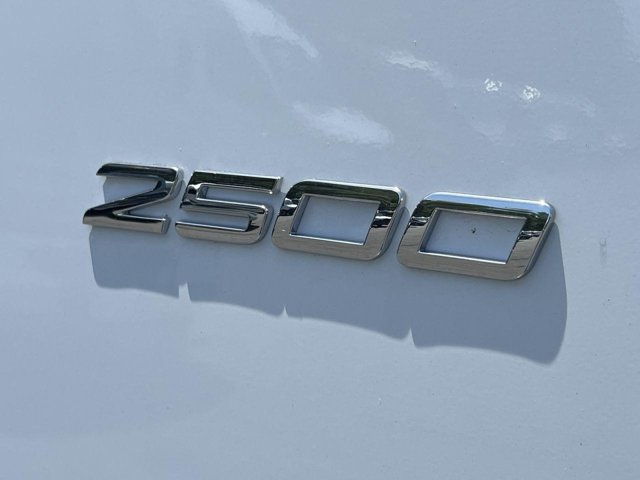 Vehicle image 21 of 32