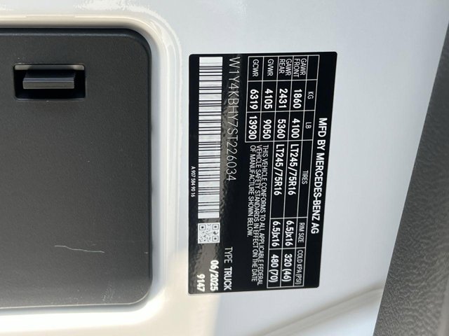 Vehicle image 24 of 32