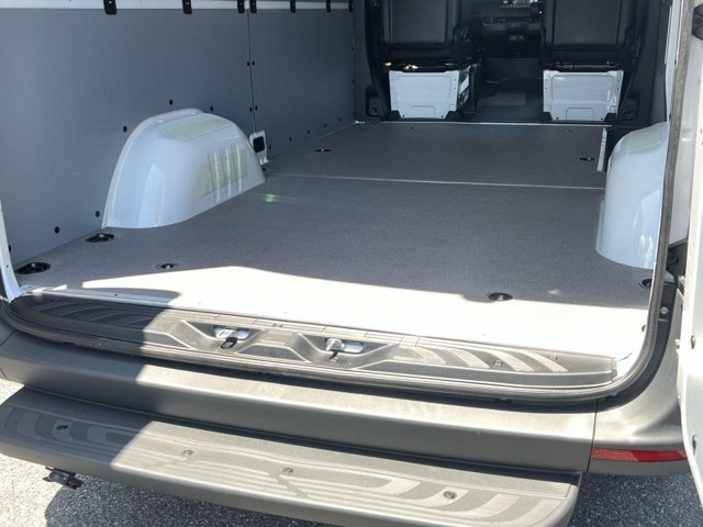 Vehicle image 9 of 32