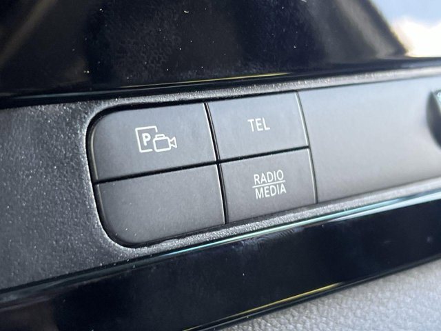 Vehicle image 26 of 32