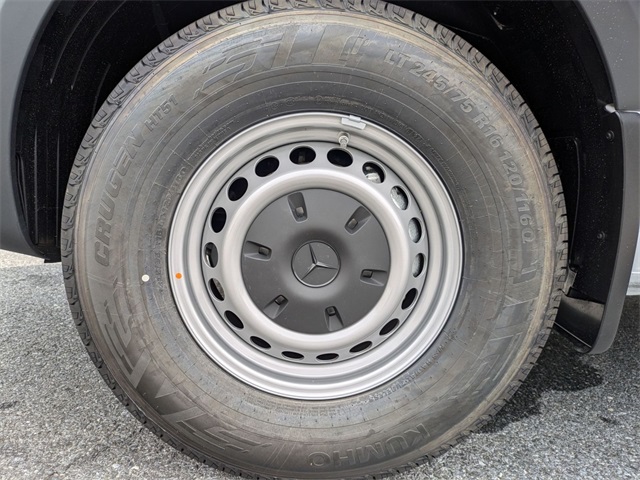 Vehicle image 17 of 19