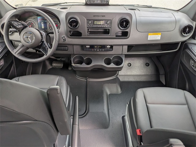 Vehicle image 15 of 19