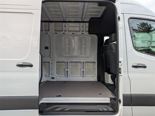Vehicle image 13 of 19