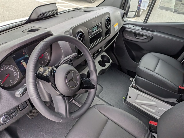 Vehicle image 9 of 19