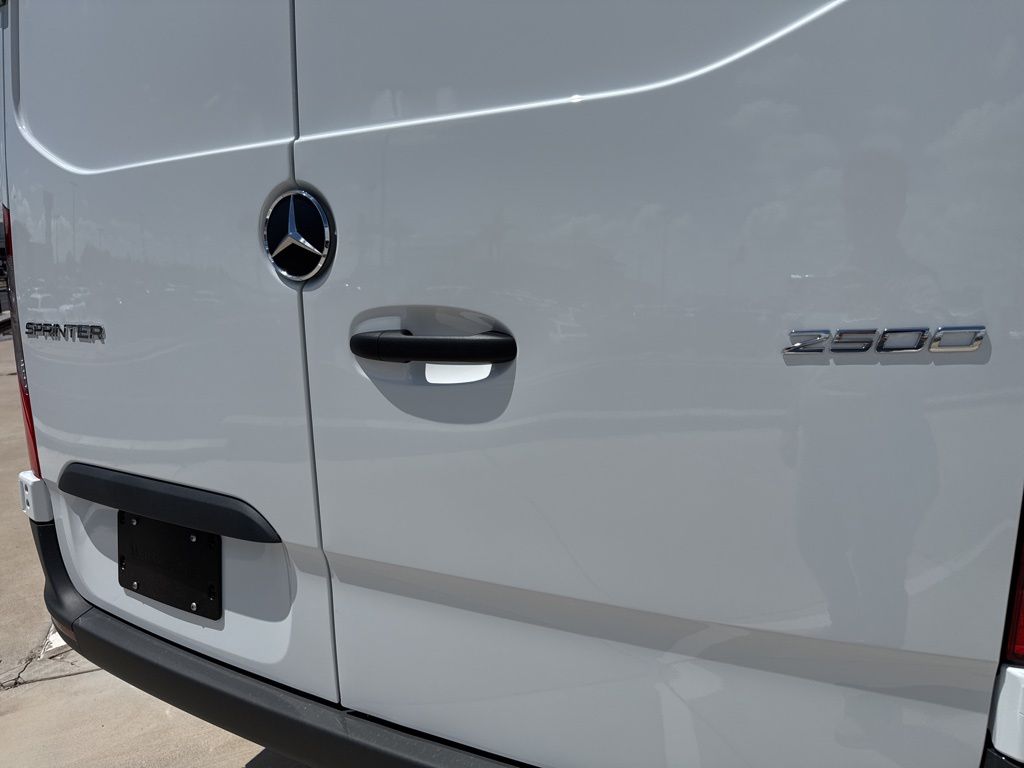 2025 Mercedes-Benz Sprinter Cargo Image 32 of 40