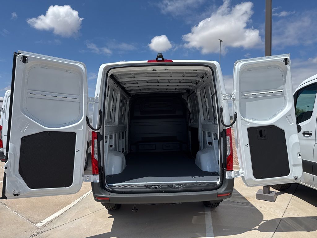 2025 Mercedes-Benz Sprinter Cargo Image 33 of 40