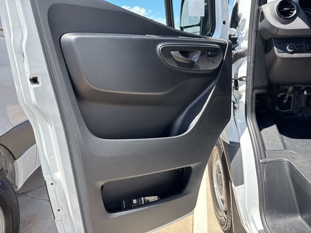 2025 Mercedes-Benz Sprinter Cargo Image 15 of 40