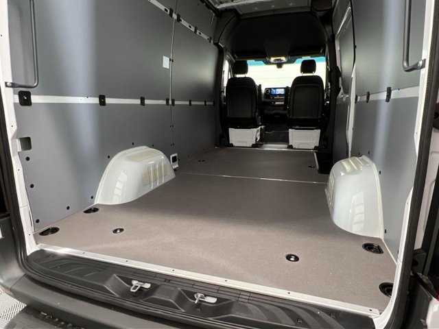 Vehicle image 22 of 33