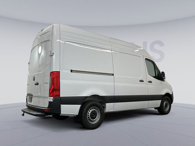 Vehicle image 4 of 33