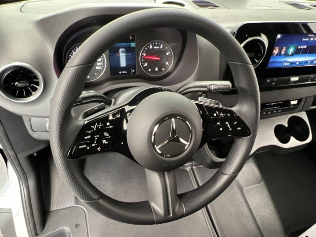Vehicle image 11 of 33