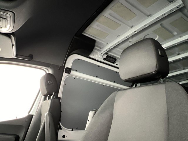 Vehicle image 19 of 33
