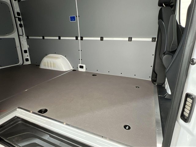 Vehicle image 20 of 33