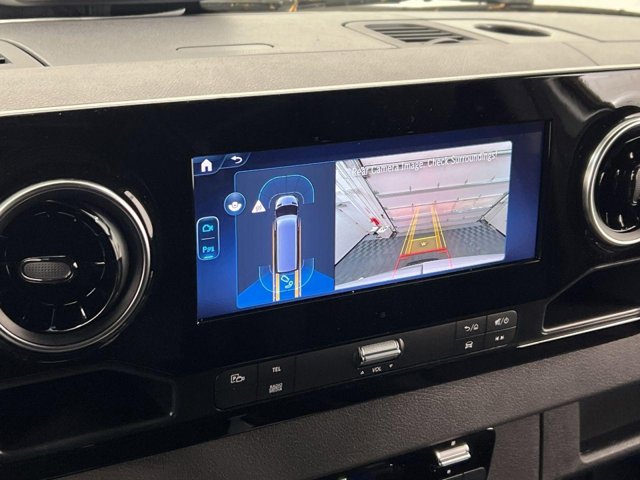 Vehicle image 14 of 33