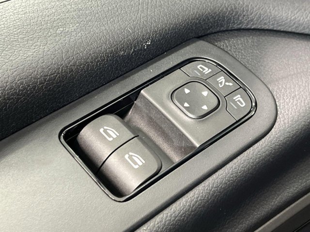 Vehicle image 10 of 33