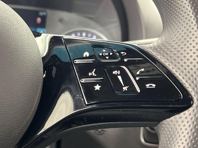 Vehicle image 27 of 33