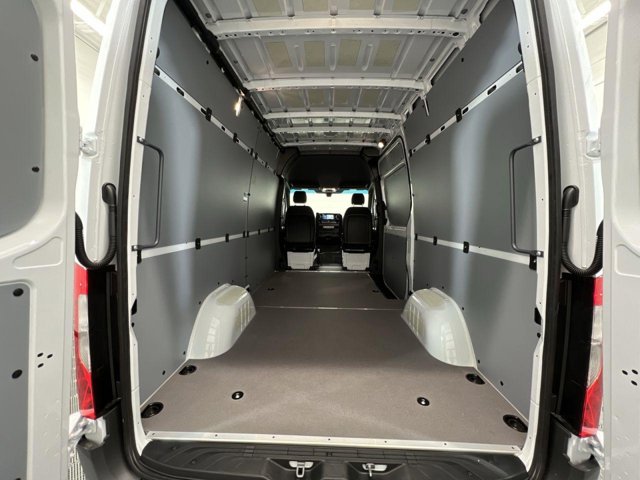 Vehicle image 23 of 33