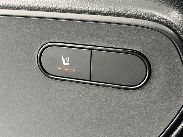 Vehicle image 31 of 33