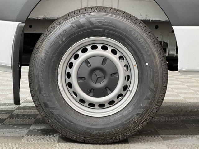 Vehicle image 7 of 33