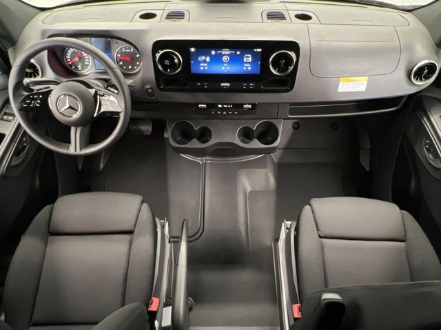 Vehicle image 18 of 33