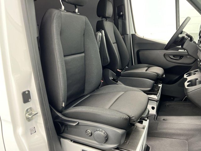 Vehicle image 24 of 33