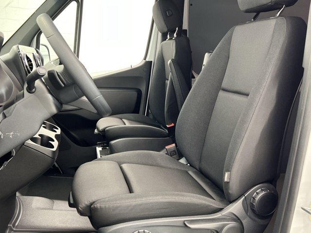 Vehicle image 8 of 33