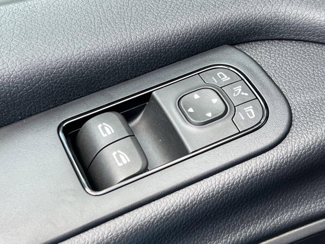 Vehicle image 30 of 32