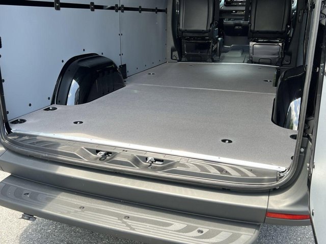 Vehicle image 9 of 32