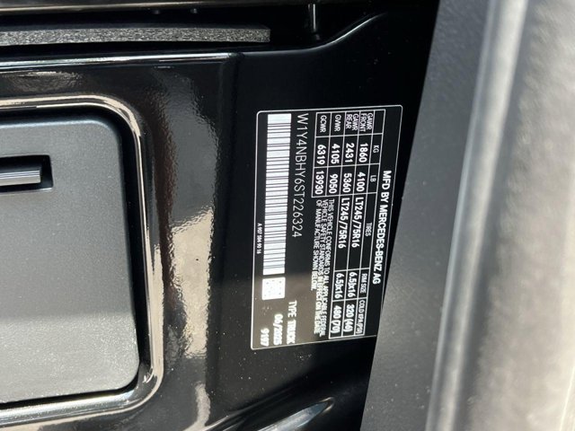 Vehicle image 25 of 32