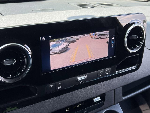 Vehicle image 16 of 32