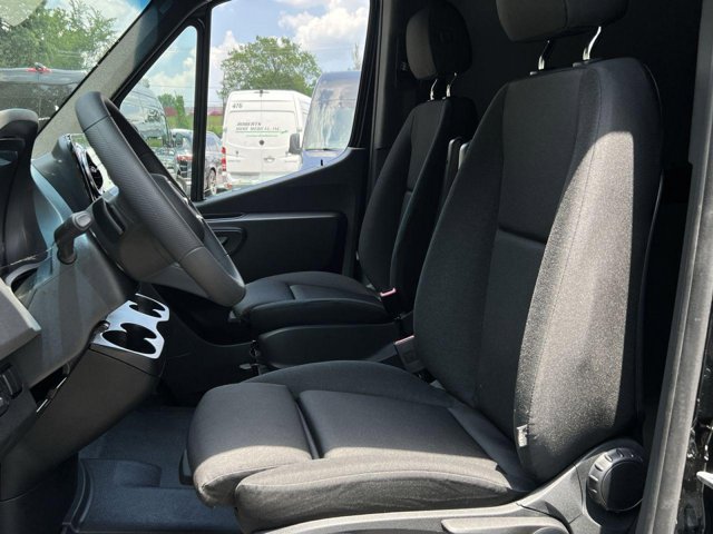 Vehicle image 12 of 32