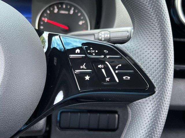 Vehicle image 24 of 32